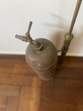 Pulverizador antigo em cobre