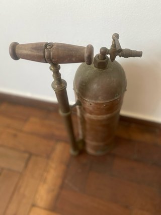 Pulverizador antigo em cobre