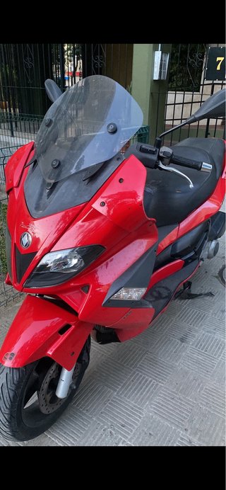 Gilera Nexus 125 Maxi Scooter Roja