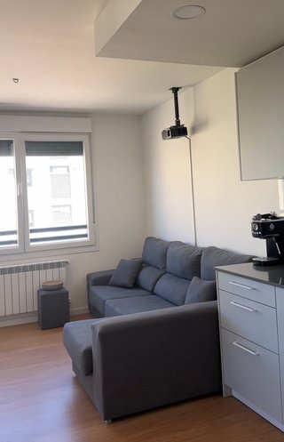 Sofá cama gris con canapé abatible