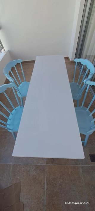 Conjunto mesa y 4 sillas