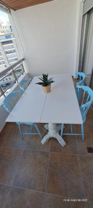 Conjunto mesa y 4 sillas