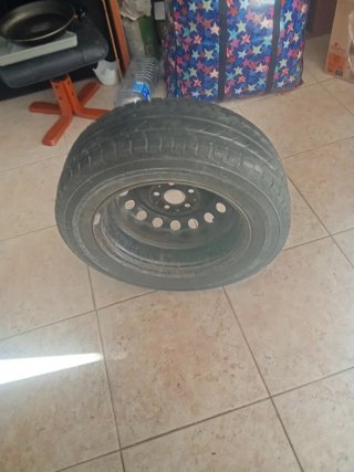 Rueda furgoneta buen estado las medidas están en f