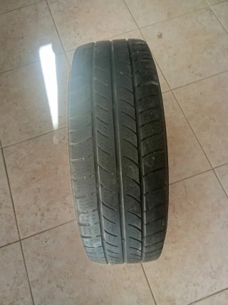 Rueda furgoneta buen estado las medidas están en f