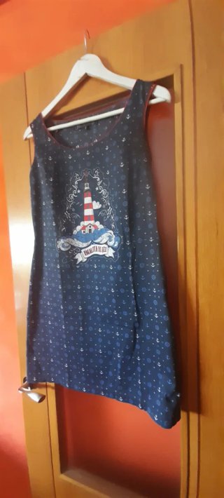 Vestido azul con estampado náutico