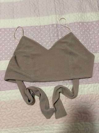 Blusa roja de malla con mangas acampanadas a 4 e