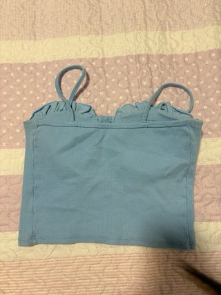 Blusa roja de malla con mangas acampanadas a 4 e