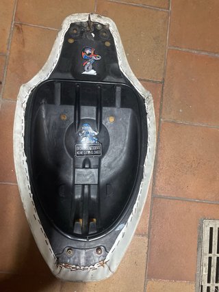 Tapizado asiento Yamaha Jog RR blanco