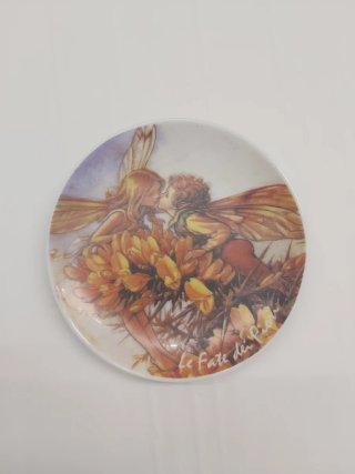 Piatto in ceramica con fatine dei fiori