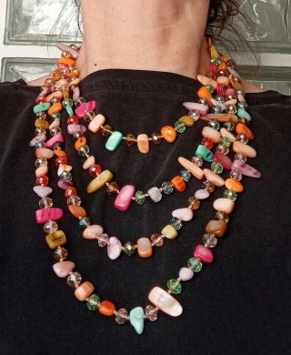Collar de cristal multicolor, muy versátil