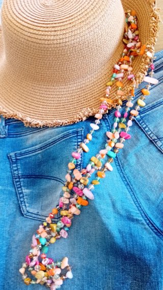 Collar de cristal multicolor, muy versátil