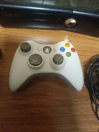 Xbox 360 + 2 Mandos + Cargadores+ 3 juegos