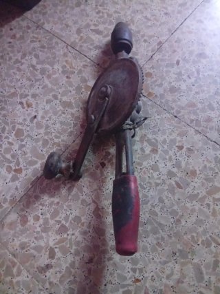 Taladro manual antiguo