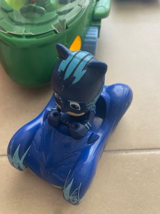 Lote PJMasks: Muñeco, Vehículos y Aro Baloncesto