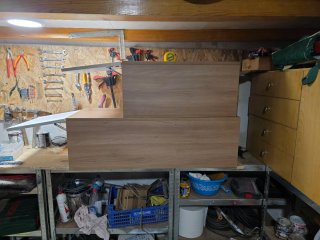 Cajones de madera y metal