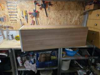 Cajones de madera y metal