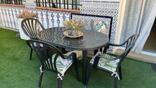 Mesa de jardín de resina con 3 sillas y cojines