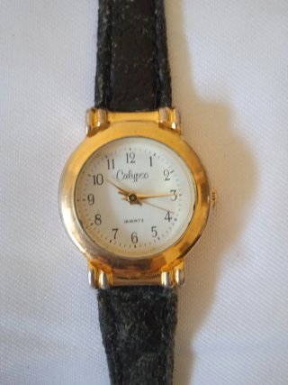 Reloj de pulsera Calypso dorado y negro