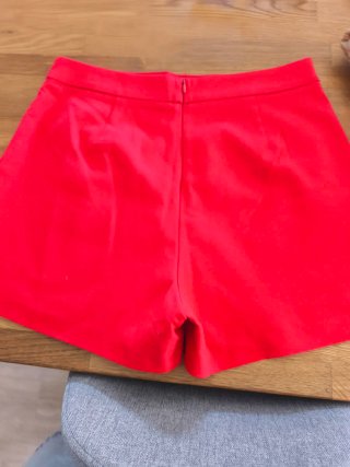 Minifalda pantalón roja botones