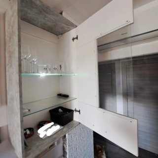 Coppia vetrinette legno e vetro con luci LED