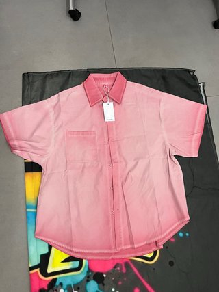 Camicia rosa corta