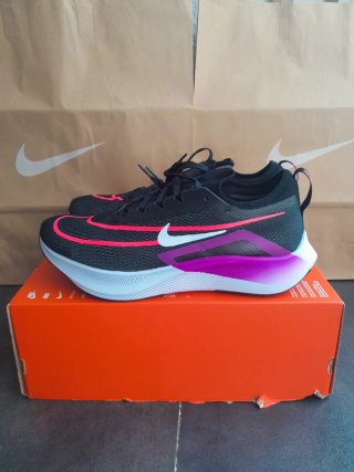 Zapatilla Nike Zoom Fly 4 Negra/Rosa/Morada