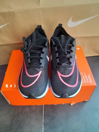Zapatilla Nike Zoom Fly 4 Negra/Rosa/Morada
