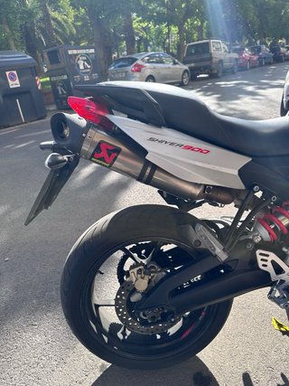 Aprilia Shiver 900 Roja y Blanca