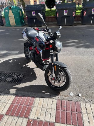 Aprilia Shiver 900 Roja y Blanca