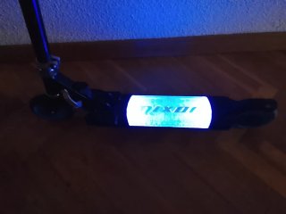 Patinete infantil con luces LED