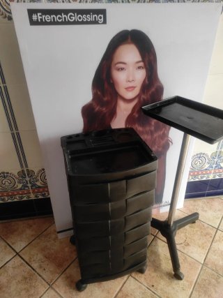 Ayudante carrito peluquería