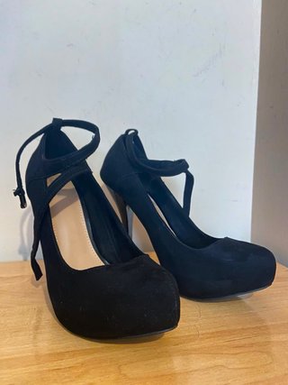 Zapatos de tacón negros con plataforma