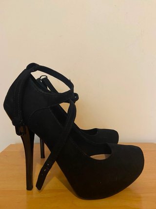 Zapatos de tacón negros con plataforma