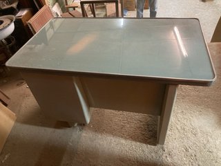 Mesa de oficina estilo industrial