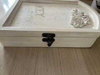Cassetta portachiavi in legno decorata