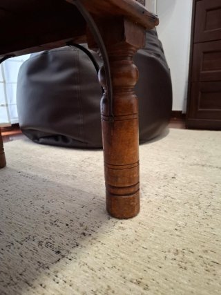 TAVOLO CENTRO IN LEGNO MASSELLO CON COPERCHIO IN CRISTALLO