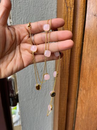 Collana lunga con cristalli effetto quarzo rosa