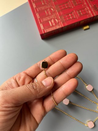 Collana lunga con cristalli effetto quarzo rosa