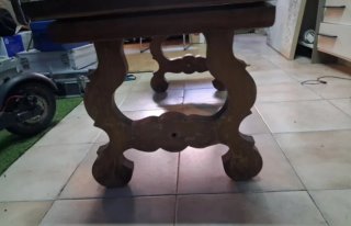 Mesa rústica de madera