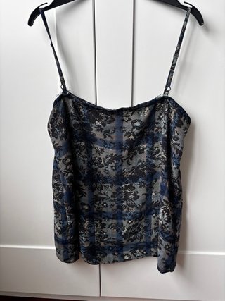 Top lencero Mango floral encaje