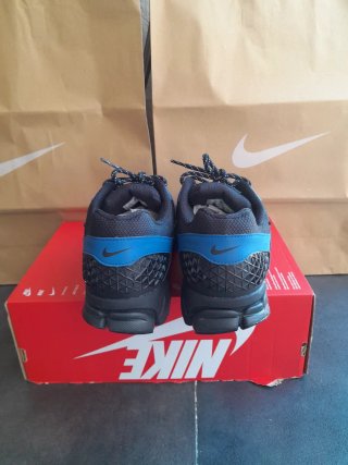 Zapatilla Nike Vomero 5 Negra y Azul