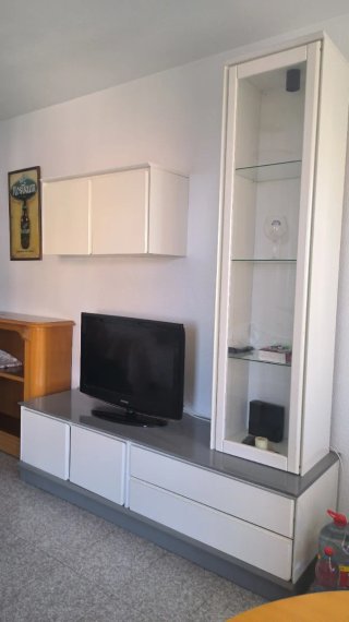 Mueble de salón modular gris y blanco