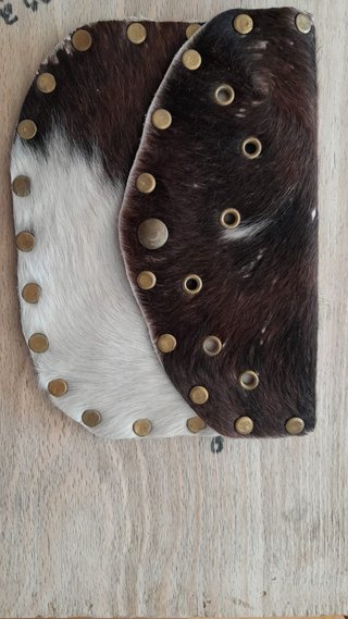 Riñonera con tachuelas  y piel - pelo
