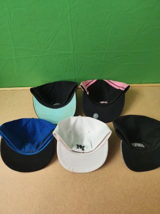 Gorras Planas Negras y Rosas ,blanca