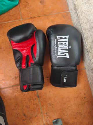 Guantes de Boxeo Everlast 14 oz Negros