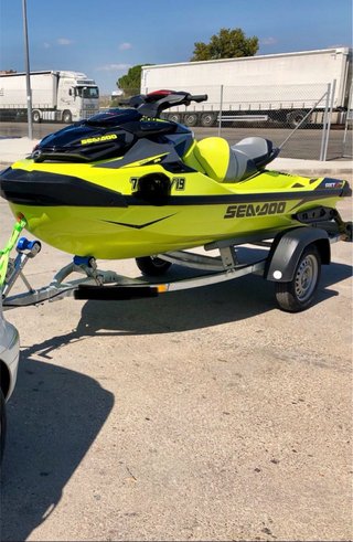 Sea-Doo RXT-X 300 amarilla y negra