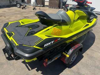 Sea-Doo RXT-X 300 amarilla y negra