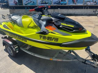 Sea-Doo RXT-X 300 amarilla y negra