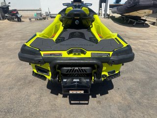 Sea-Doo RXT-X 300 amarilla y negra