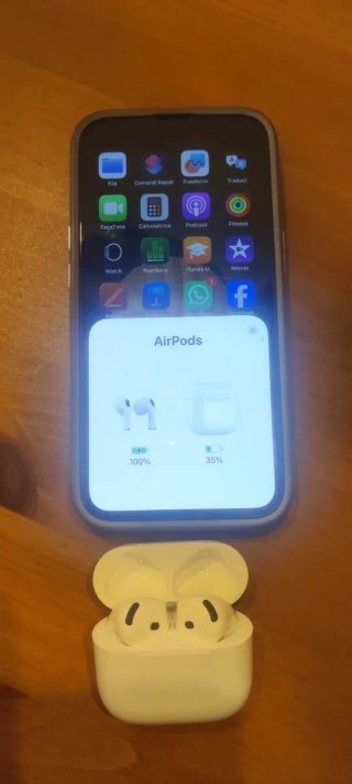 Airpods 4 con cancellazione rumore
